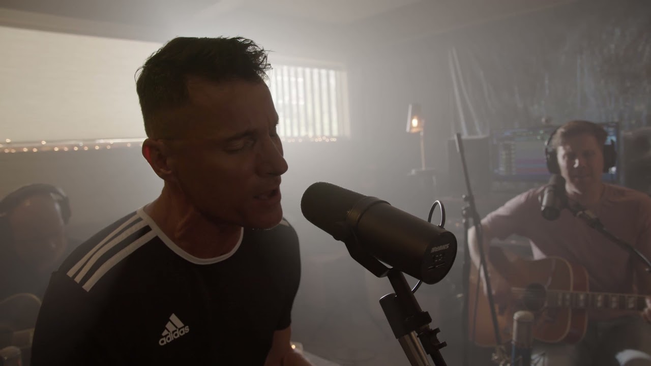 Billy Ballenger singing to the microphone